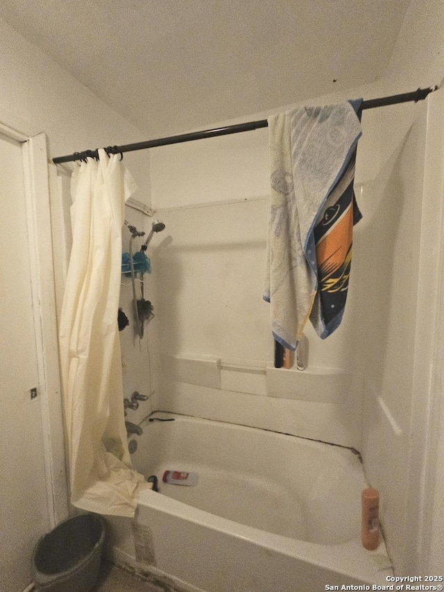 bathroom with shower / tub combo