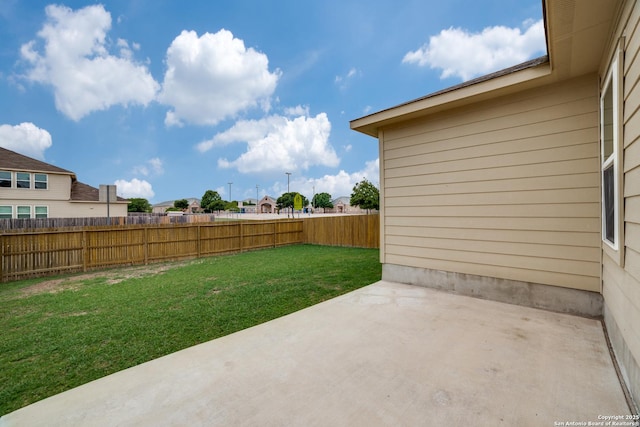 view of yard featuring a patio