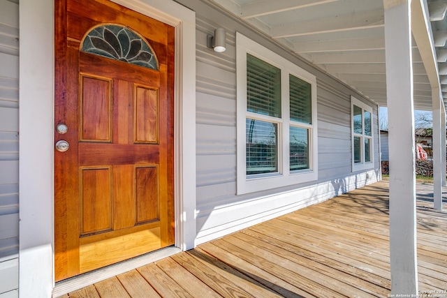 property entrance featuring covered porch