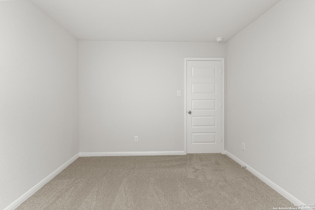 unfurnished room with carpet