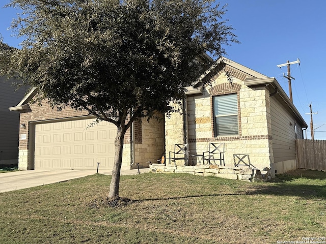 view of front of home featuring a garage and a front yard