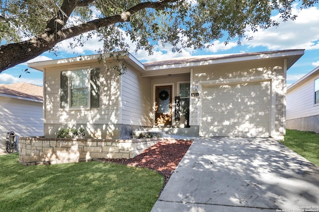 view of front facade featuring a garage and a front lawn