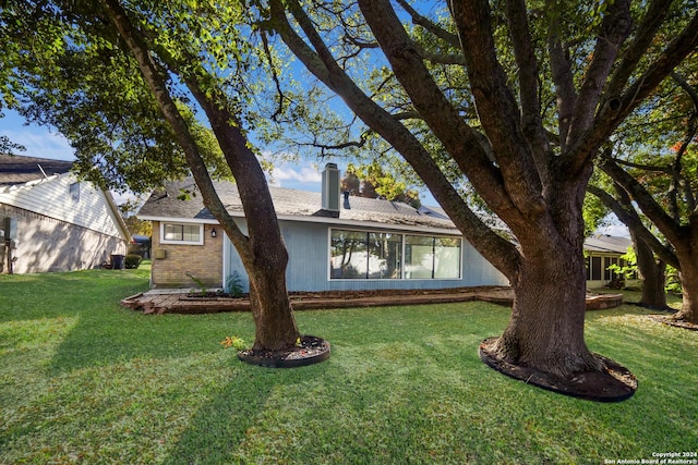 exterior space featuring a front lawn