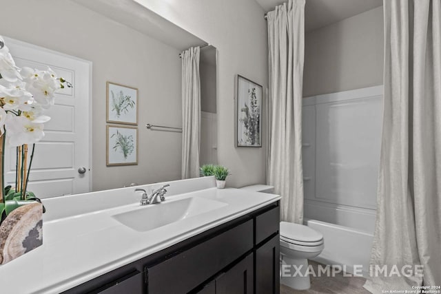 full bathroom featuring shower / tub combo with curtain, vanity, and toilet