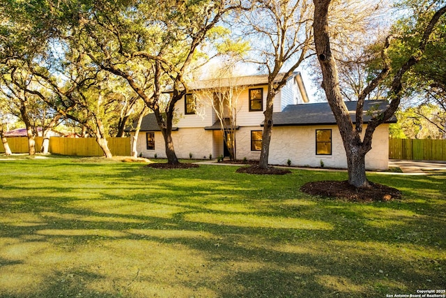 view of front facade with a front lawn