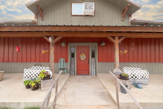 view of exterior entry featuring a porch