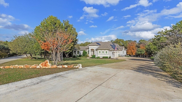 view of front of house featuring a front yard and a garage