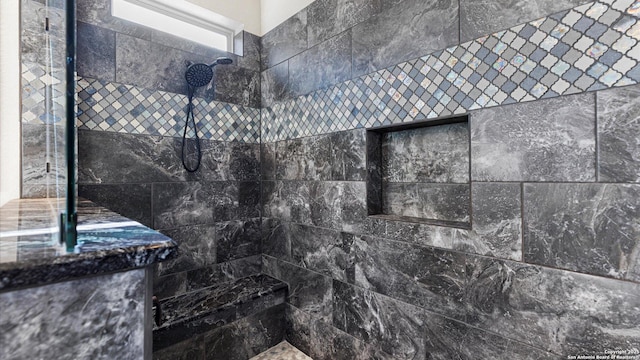 bathroom featuring a tile shower