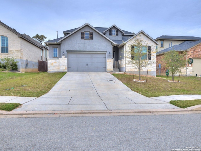 view of front facade featuring a garage and a front yard