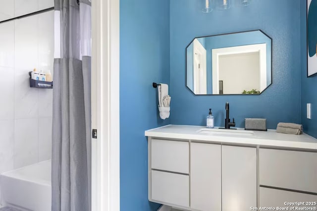 bathroom with vanity and shower / bath combo