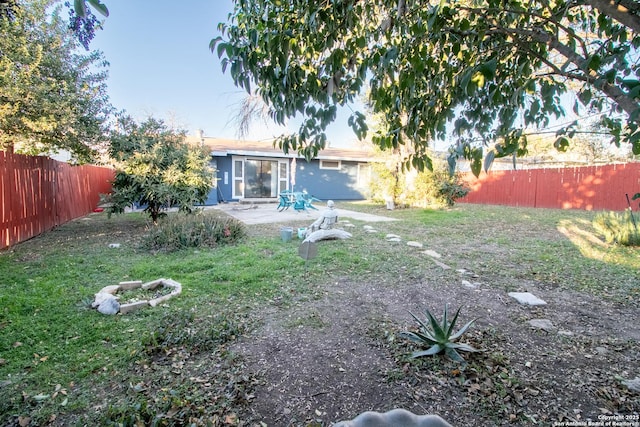 view of yard featuring a patio area