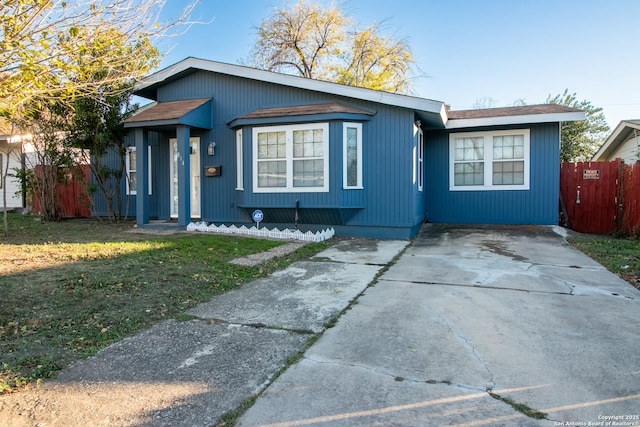 view of front of house with a front yard