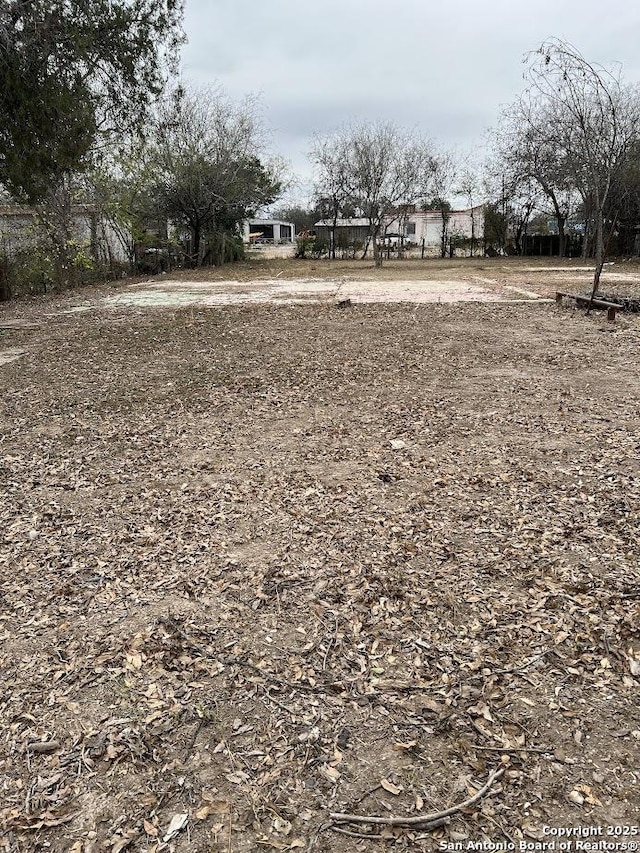 Listing photo 2 for 549 S Camp St, Uvalde TX 78801