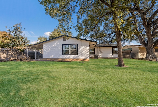 view of front facade featuring a front yard and a carport