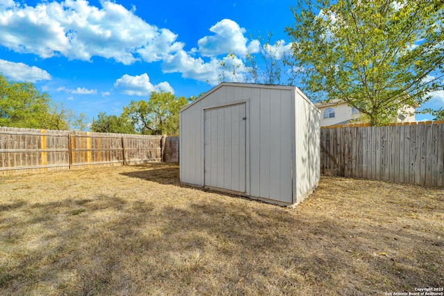 view of outdoor structure with a yard