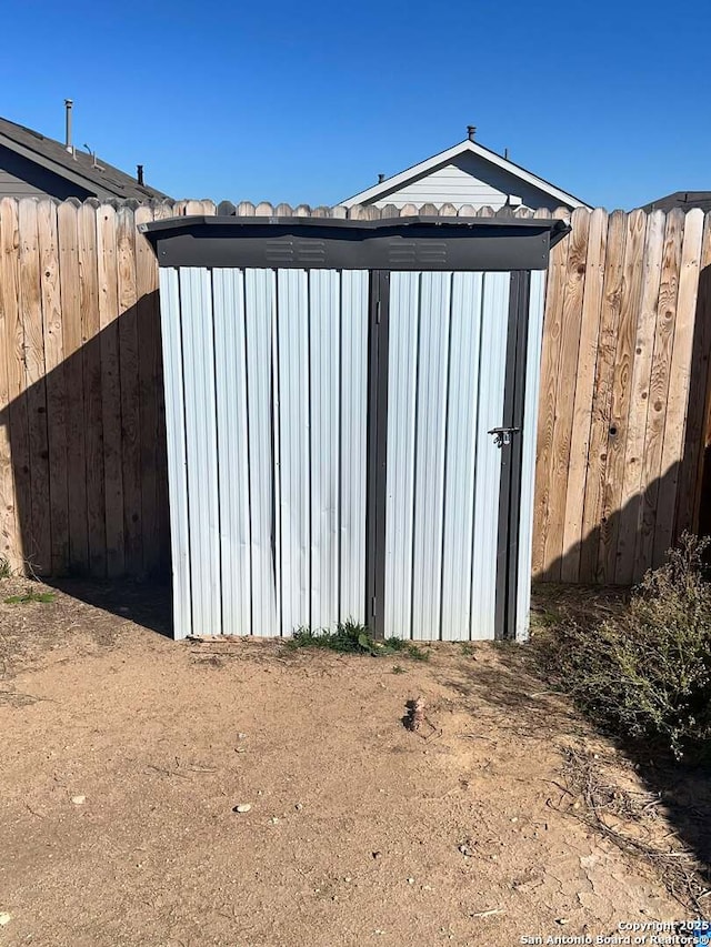 view of outbuilding