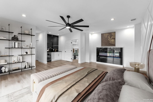 living room featuring ceiling fan, beverage cooler, and hardwood / wood-style flooring