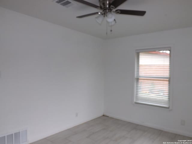 empty room featuring ceiling fan