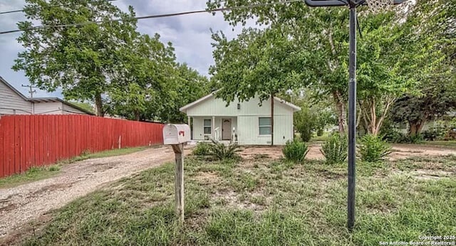 view of front of property featuring a porch