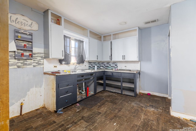 kitchen with gray cabinetry, white cabinetry, sink, dark hardwood / wood-style flooring, and decorative backsplash