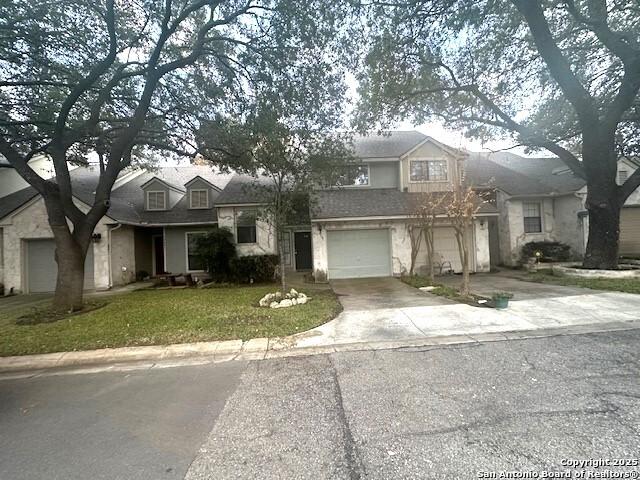 view of front of property featuring a front yard and a garage