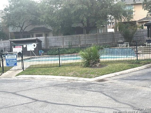 view of swimming pool