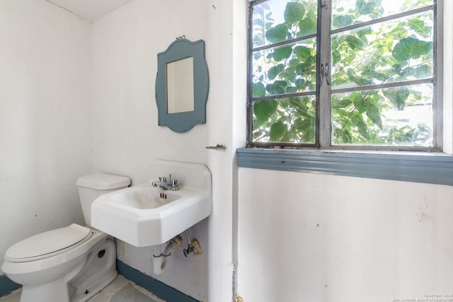 bathroom featuring toilet and sink