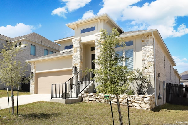 view of front of house featuring a front yard