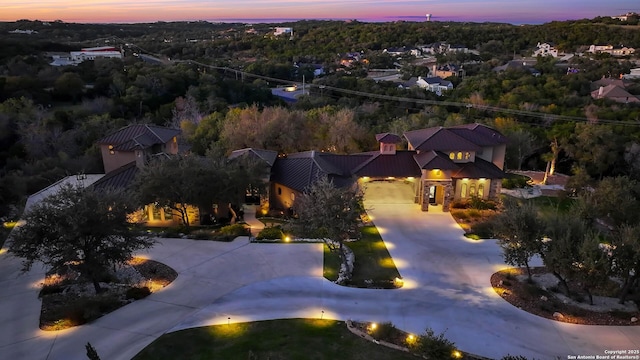 view of aerial view at dusk