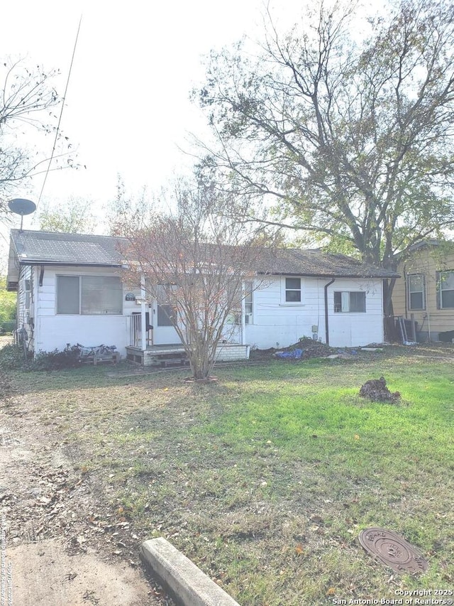 view of front of home featuring central AC unit and a front lawn