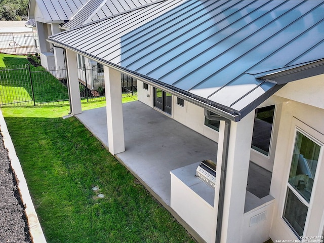 view of patio / terrace with an outdoor kitchen