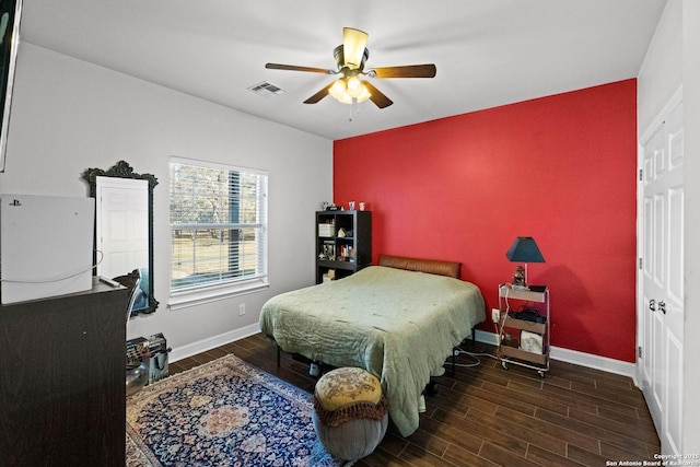 bedroom featuring ceiling fan