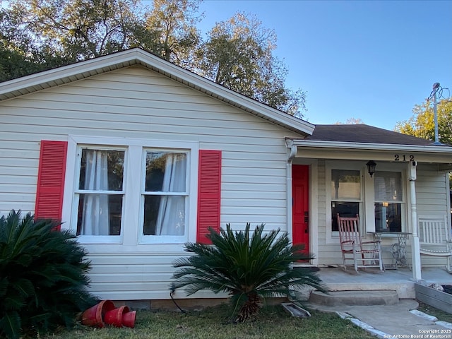 view of front facade featuring covered porch