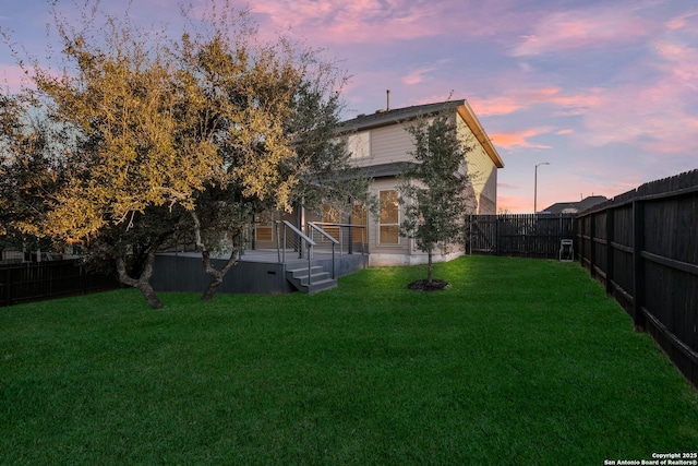 view of yard at dusk