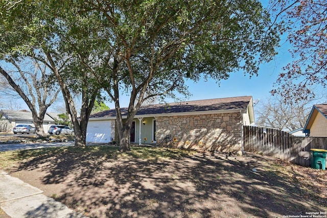 view of front facade featuring a garage