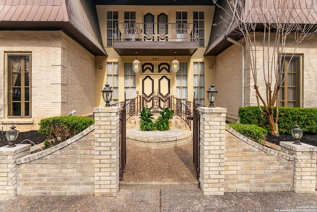 entrance to property with a balcony