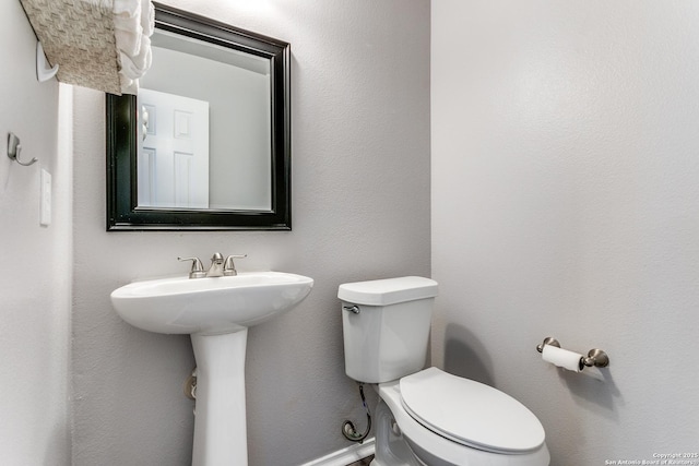 bathroom featuring toilet and sink