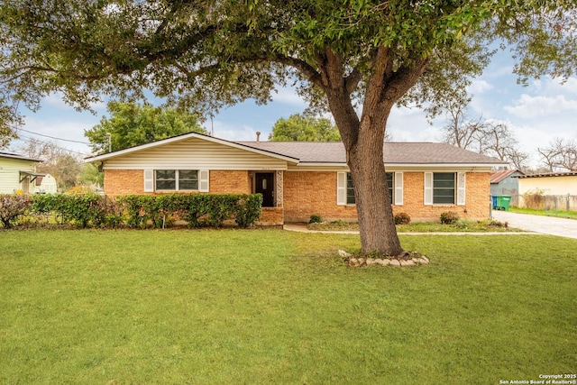 ranch-style home with a front yard