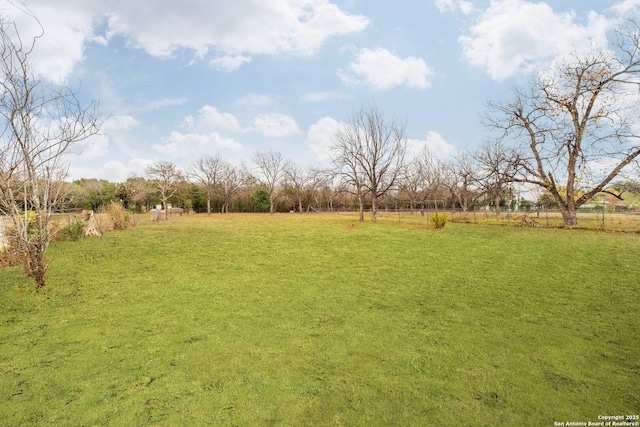 view of yard featuring a rural view