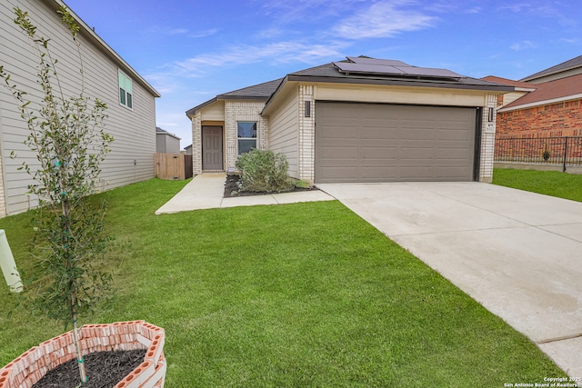 view of front of property featuring a front yard and solar panels