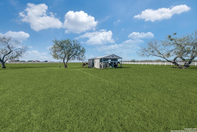 view of yard featuring a rural view