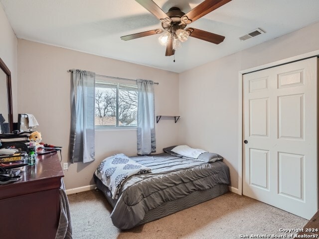 bedroom with ceiling fan and light colored carpet