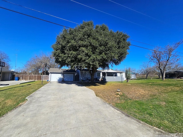 single story home with a front lawn