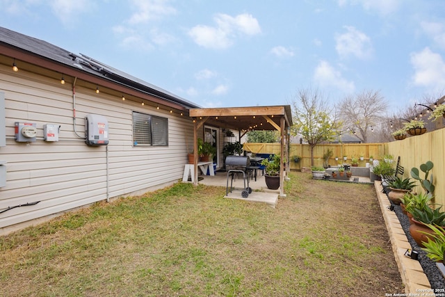 view of yard featuring a patio area