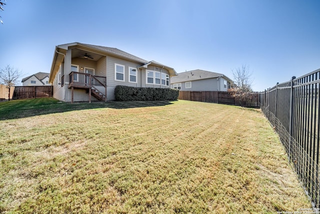 view of yard with ceiling fan