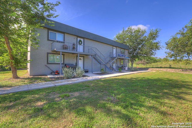 view of front of house featuring a front yard