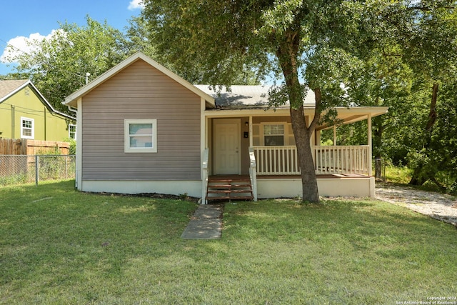 view of front of house featuring covered porch and a front lawn