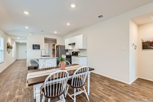 2917 Brogan Crk, New Braunfels, TX 78130 - dining area featuring sink and light hardwood / wood-style flooring