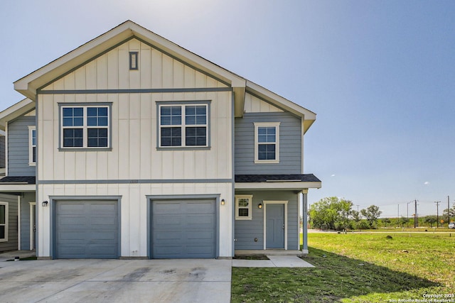 view of front of home featuring a garage and a front yard