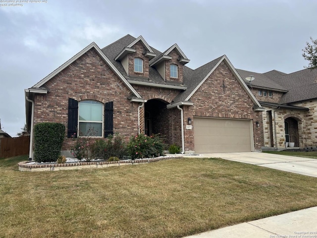 view of front facade with a front lawn